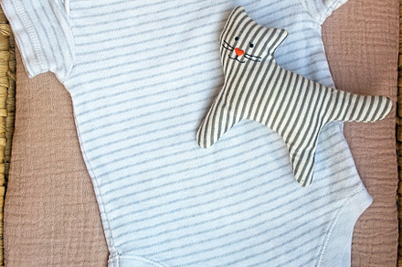 basket there are things for the baby and wooden and knitted toys-rattles. Natur