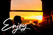 Qindom, a Script Font by Realtype (Thumbnail 3 of 12)