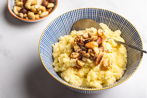 Millet porridge with mixed nuts