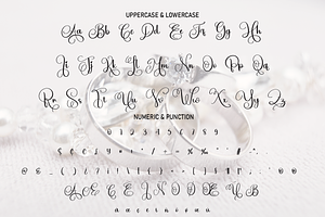 Earrings Script Font