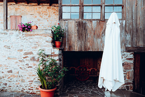 Rustic farmhouse courtyard patio, an Architecture Photo by SkyNext