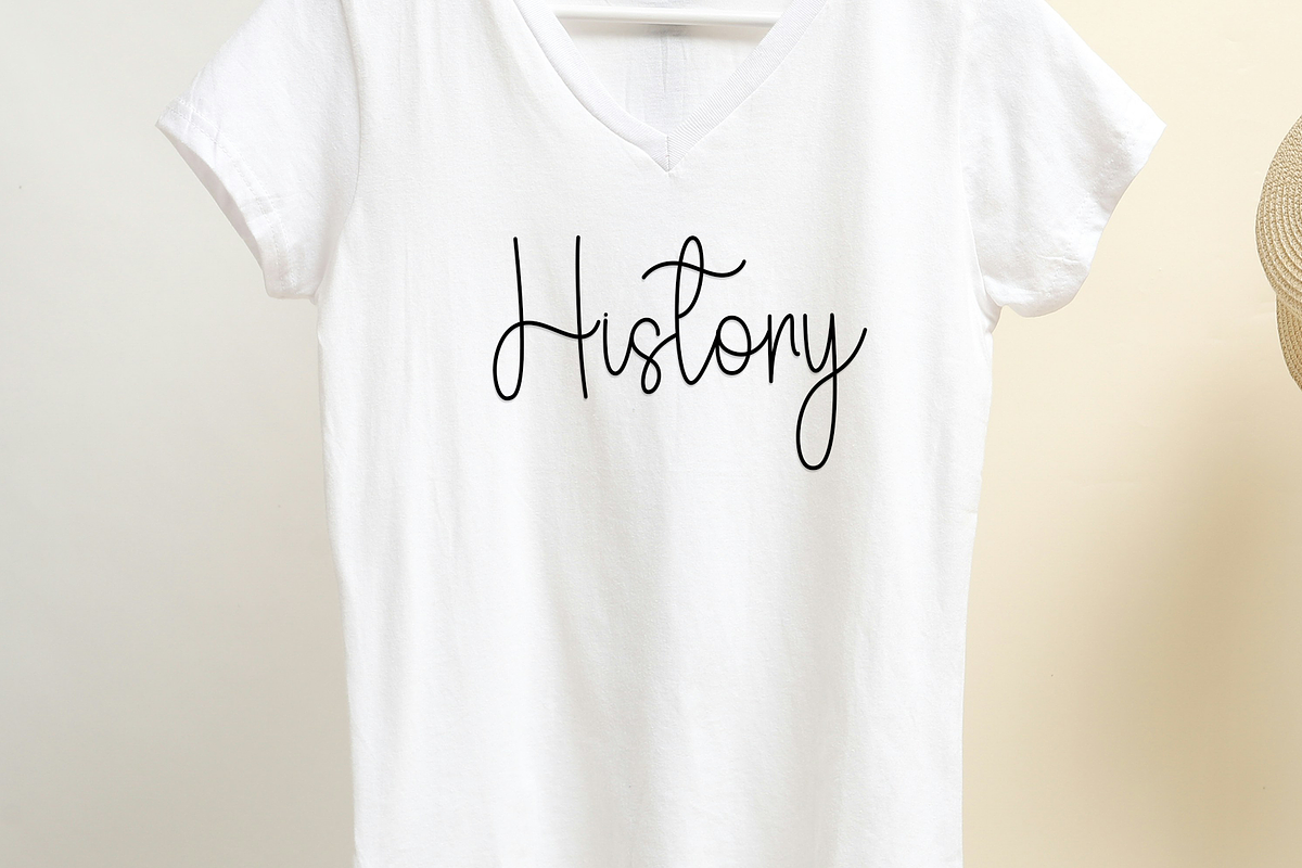 Beauty Giaovany, a Handwritten Font by InermediaSTUDIO (Photo 2 of 8)