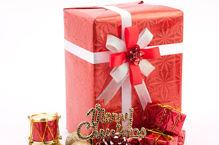 gifts with baubles preview 6