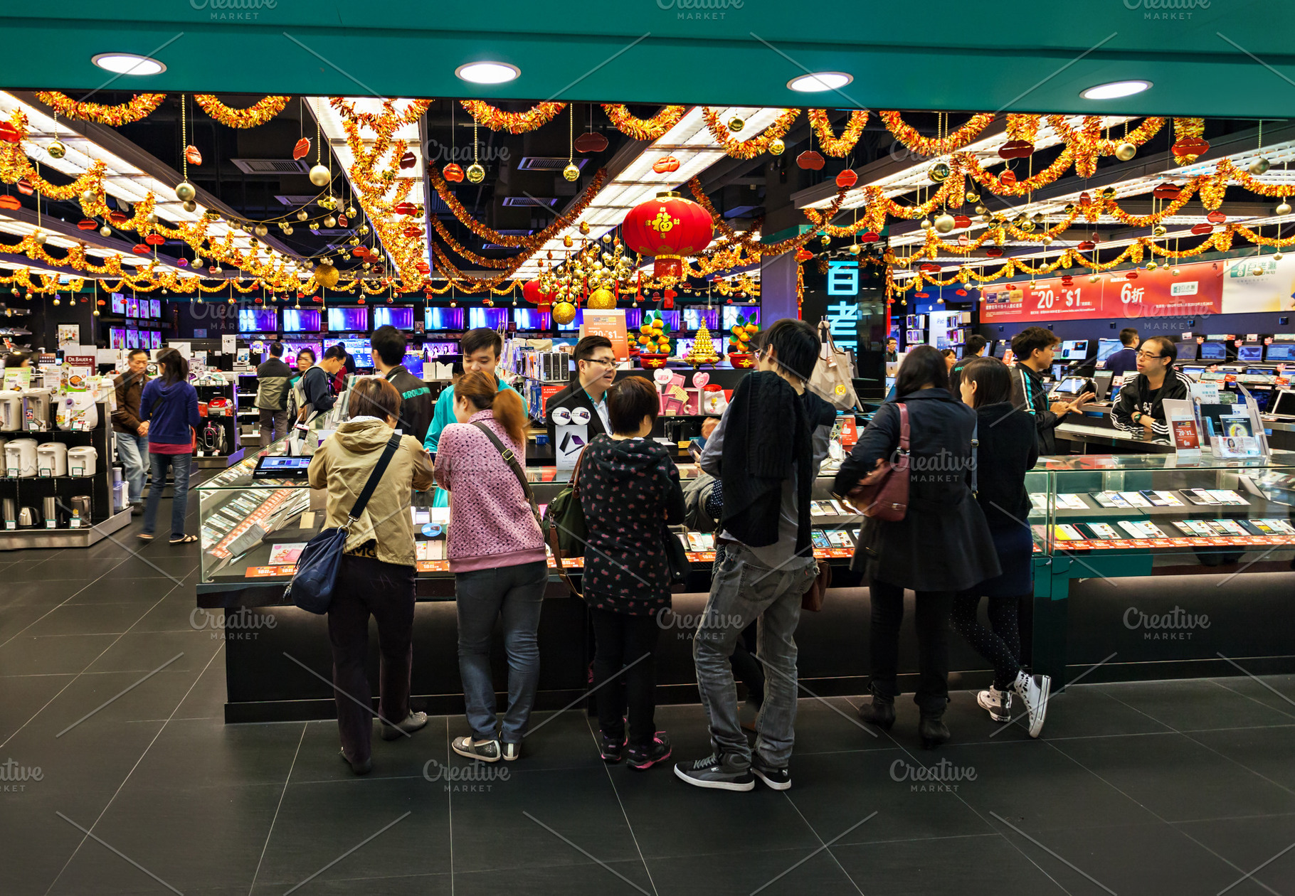People in the mall, a Photo by saiko3p