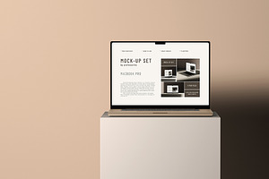 MacBook Pro Screen Mockup Set