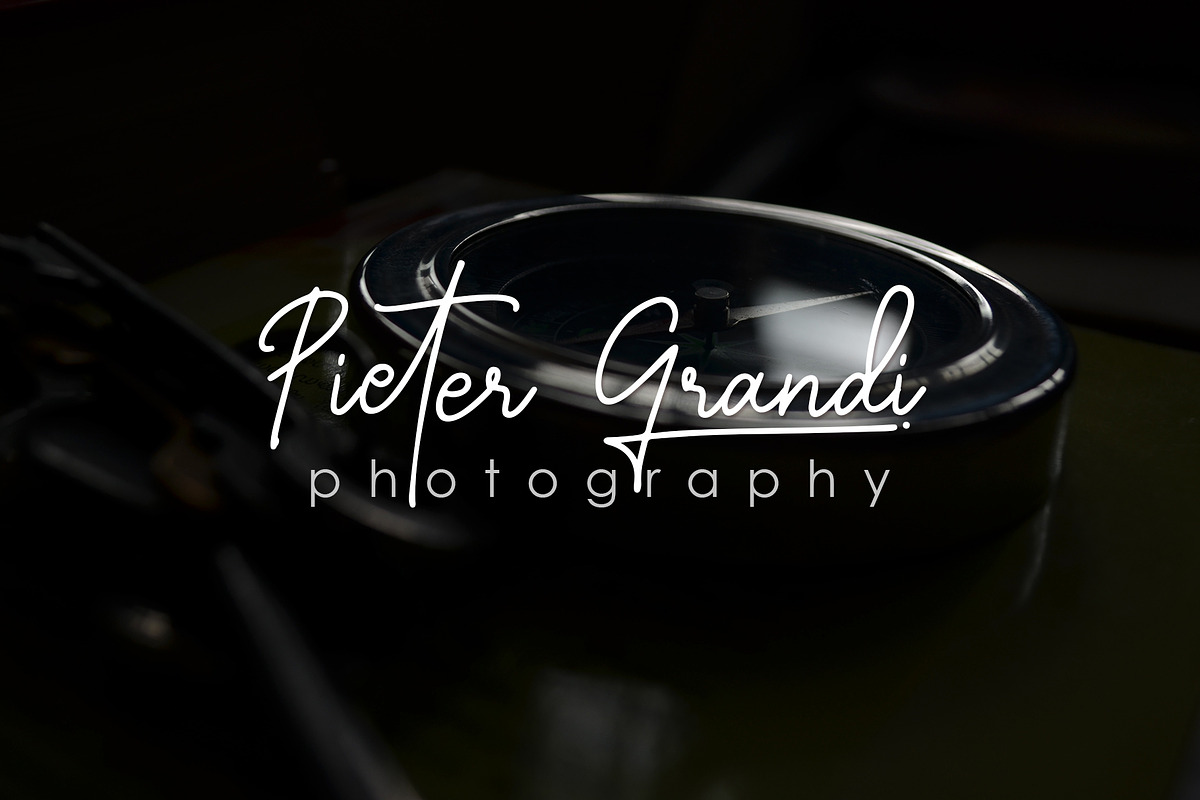 Graciast - Signature Font preview 4