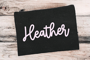 Pearberry Handwritten Script Font