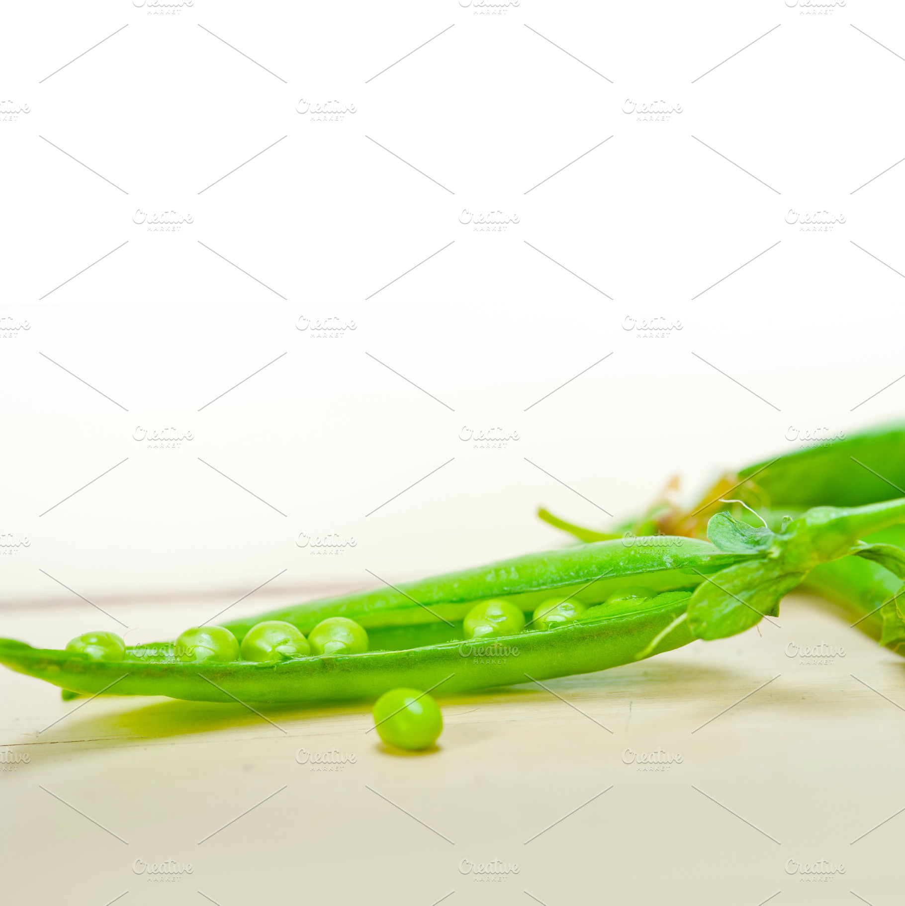 hearthy fresh green peas, a Photo by keko64