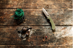Survival tools: folding knife, jute