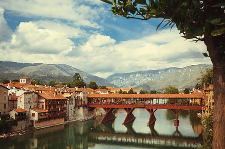 17th wooden century bridge in Italy, an Architecture Photo by Radiokafka