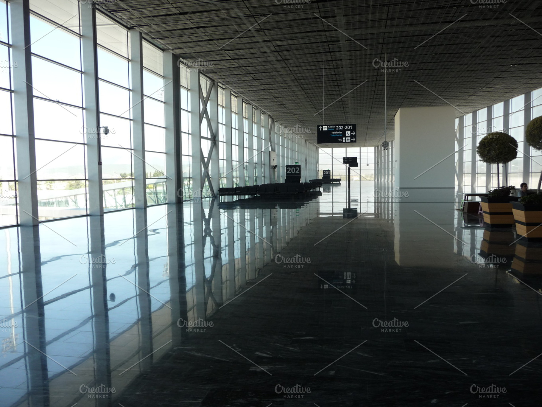 Empty airport, an Architecture Photo by RobertvanHaaren