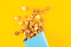 Sweet popcorn in a blue box