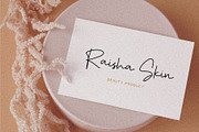 Maurichia, a Script Font by Pustudio (Thumbnail 3 of 9)