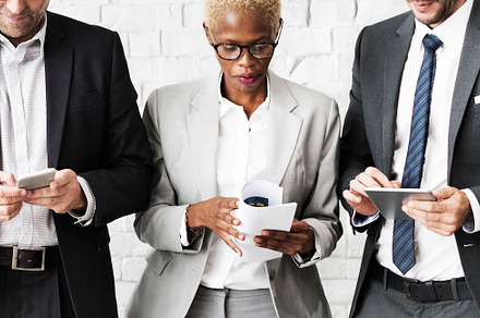 Business people gather together, a Photo by rawpixel