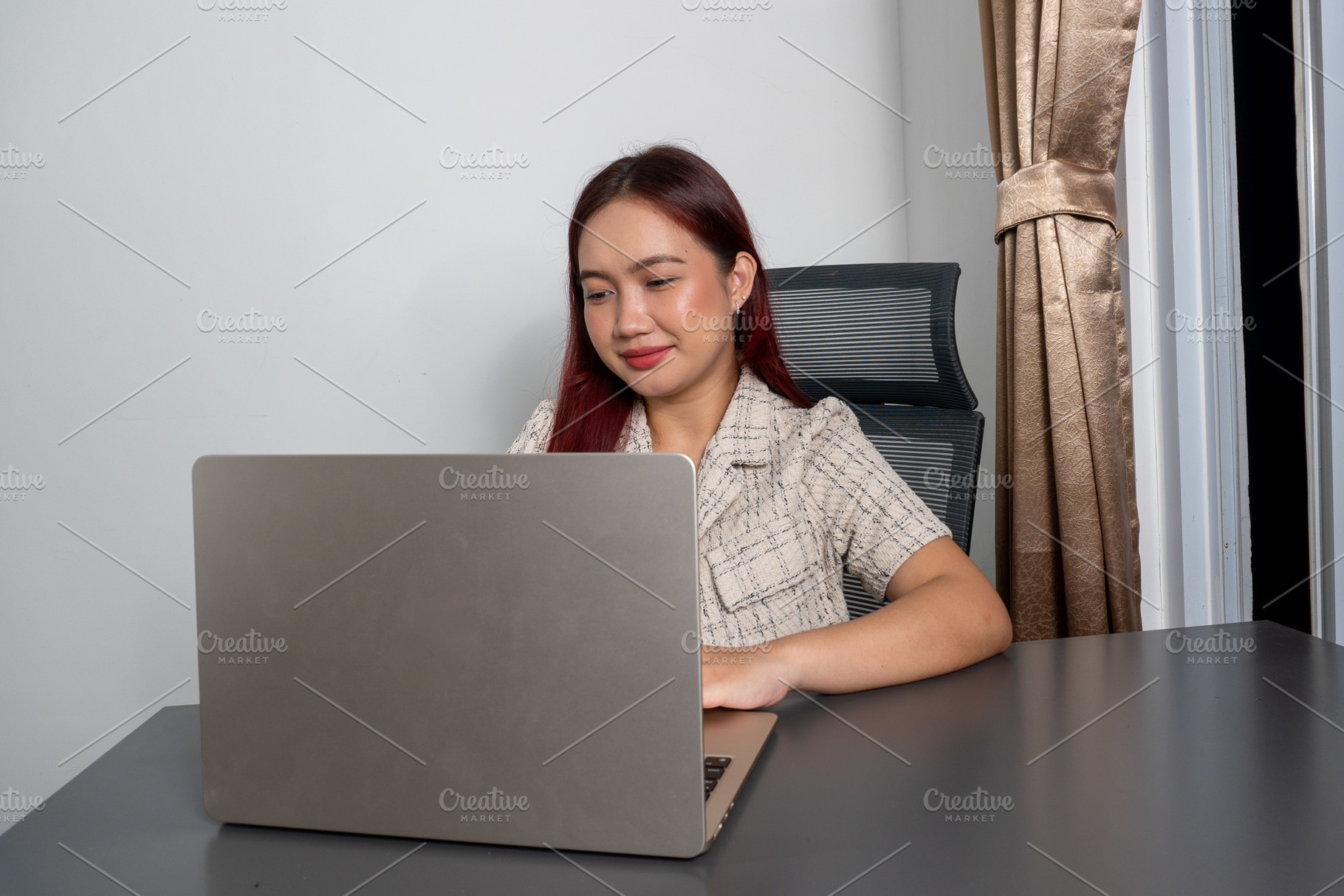 Confident Businesswoman Working, a Person Photo by PanduYudhaSatria