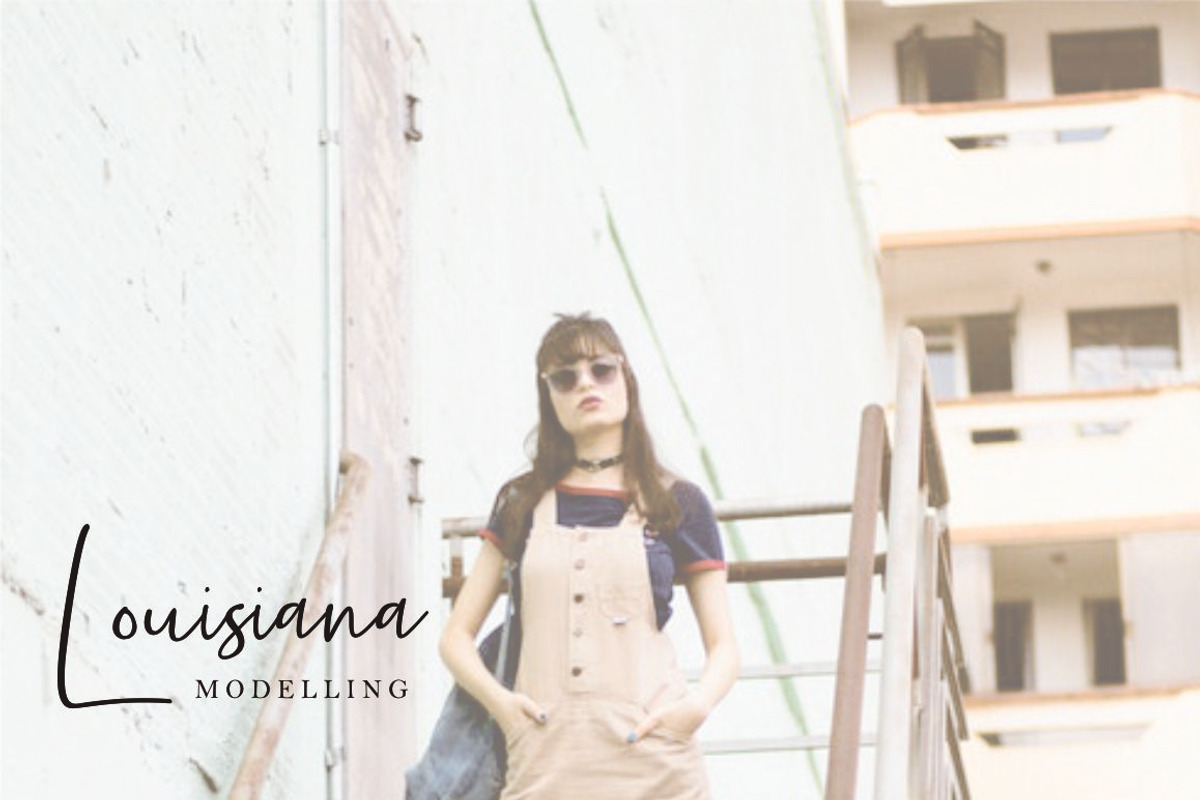 Rilistered - Handwritten Font, a Script Font by Fikryal Studio (Photo 4 of 5)