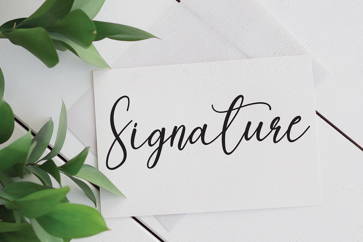Sellinda | Script font, a Script Font by Scratchones (Photo 6 of 8)