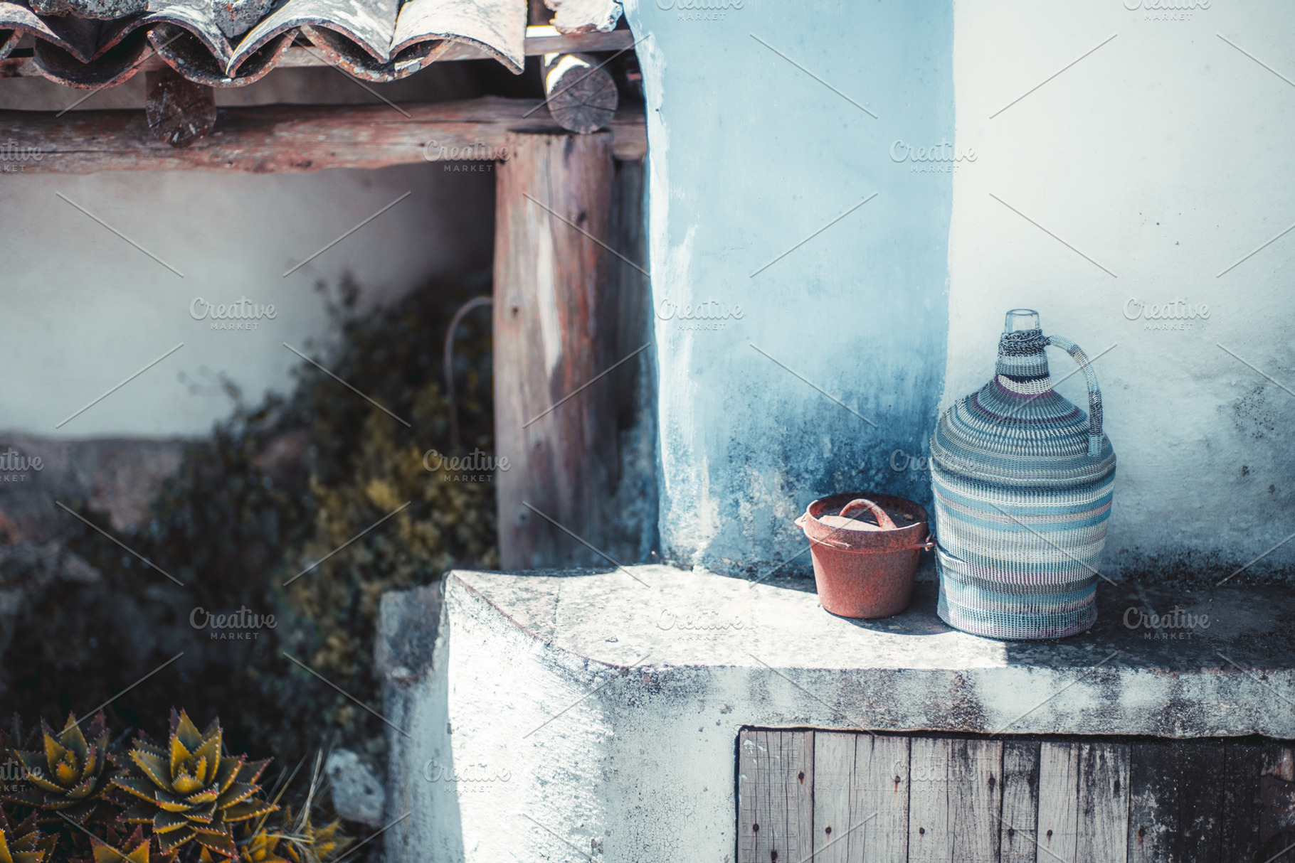 Demijohn and clay pot on ledge, a Wallpaper Photo by SkyNext