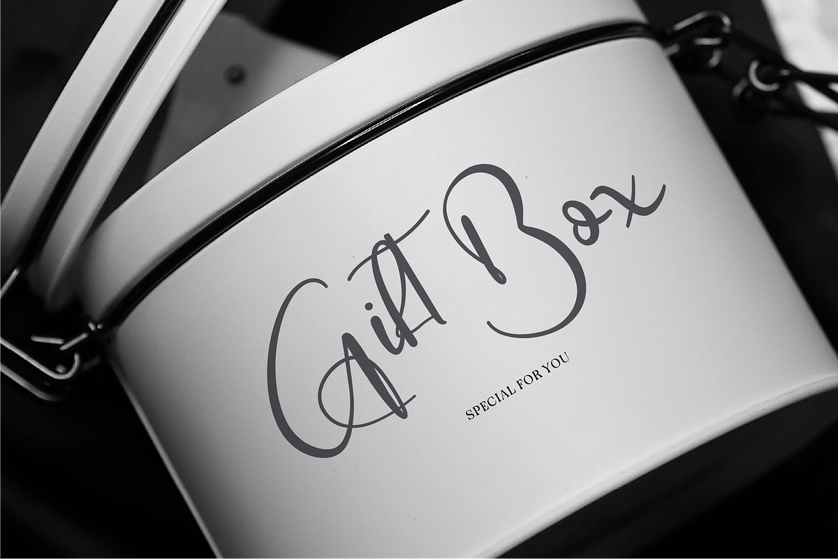 Dellynne - Elegant Signature Handwri, a Handwritten Font by Indotype Foundry (Photo 6 of 10)