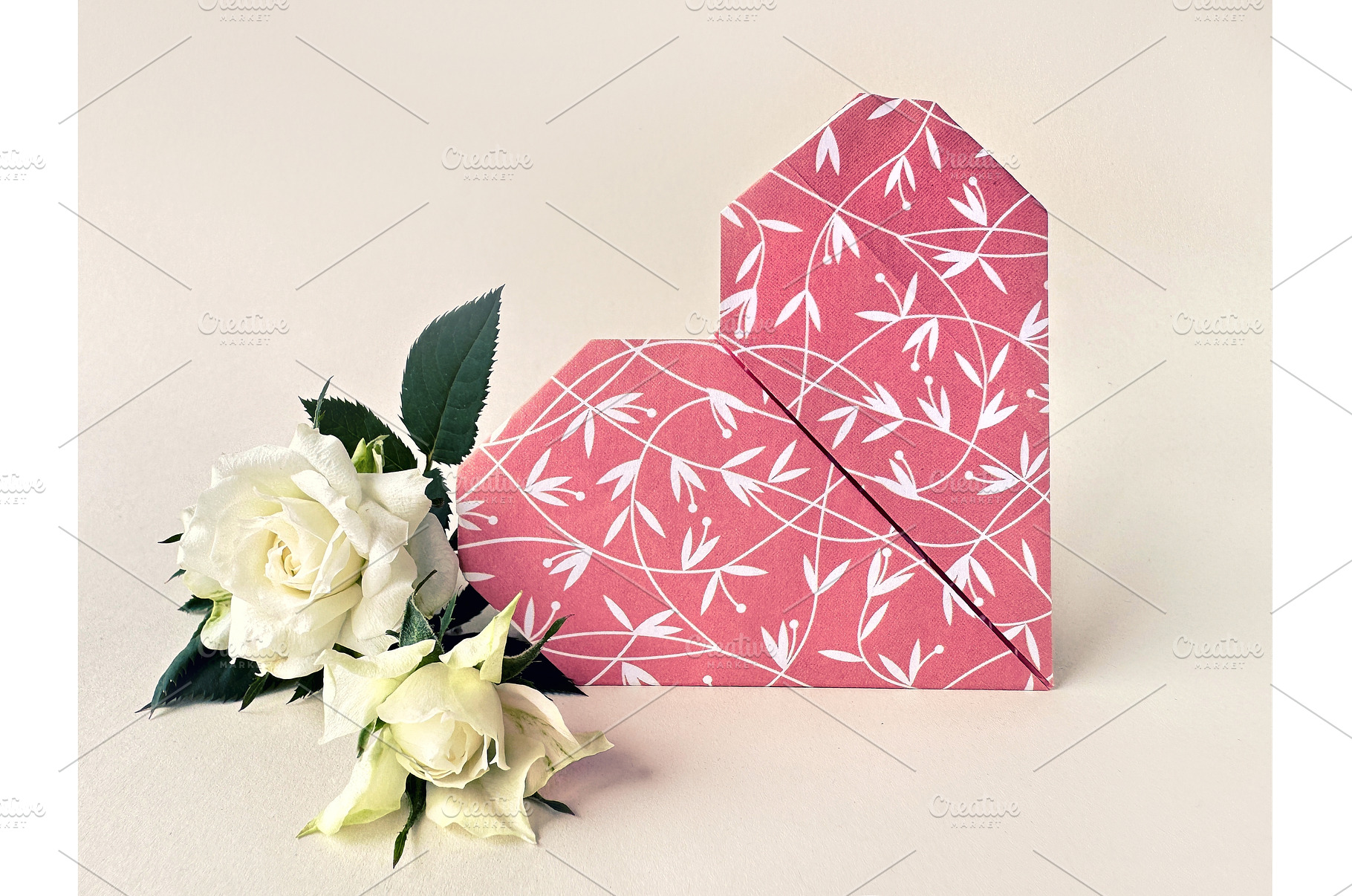 Romantic composition with red, a Photo by tilialucida