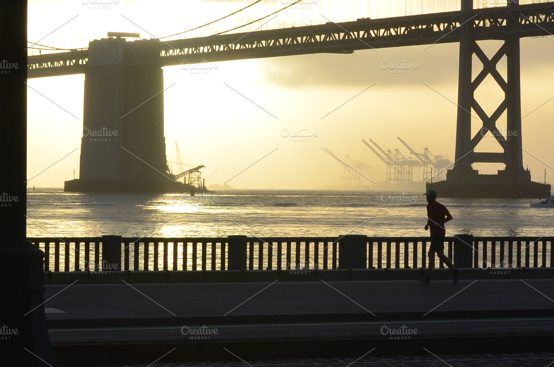 Silhouette Runner, a Sports & Recreation Photo by Zlaws