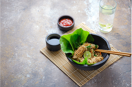 Hot noodles with squid in stone