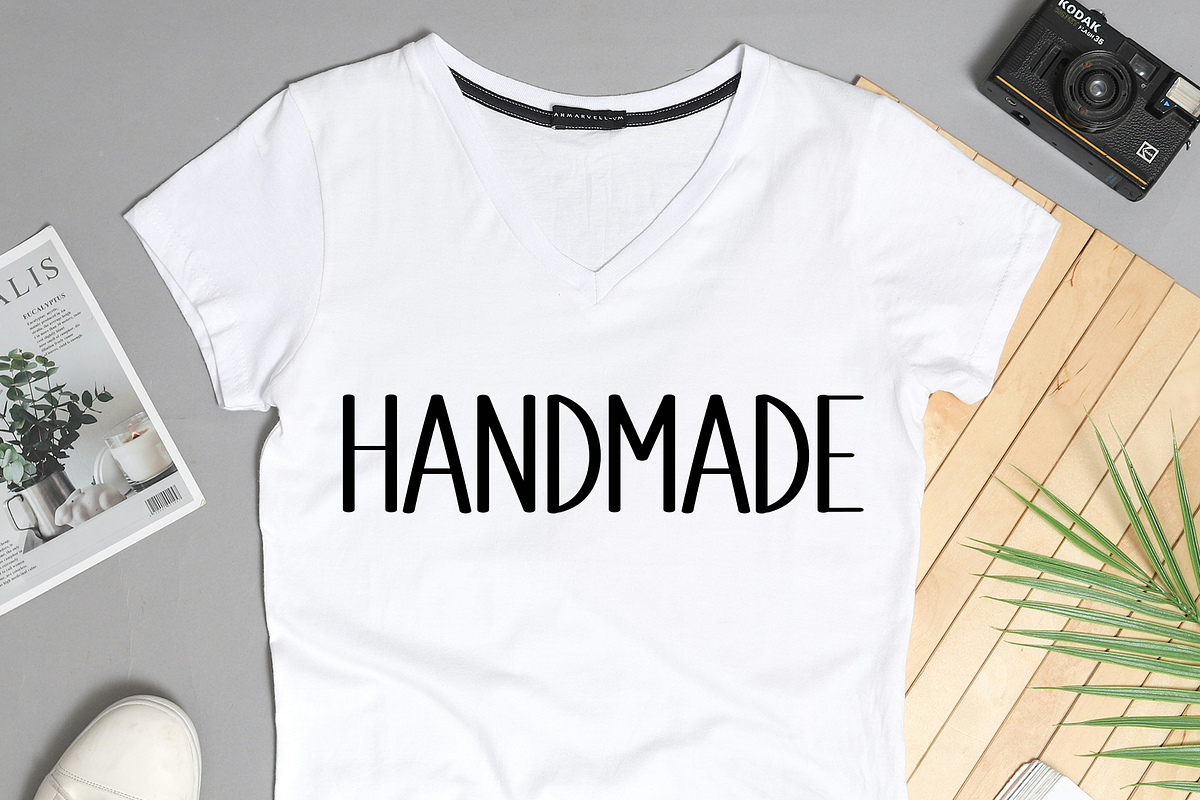 Simple Elegant, a Script Font by FreshTypeINK (Photo 3 of 8)