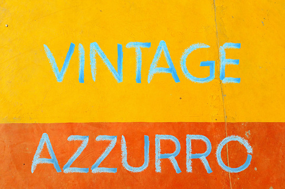 Azzurro SVG font preview 8