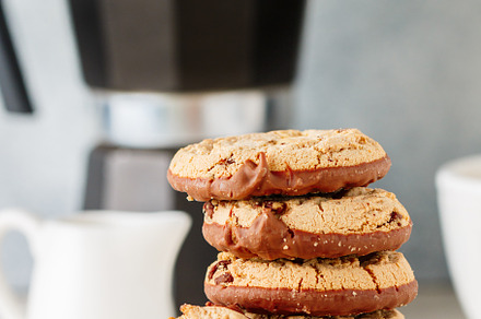 chocolate  cookies with peanut
