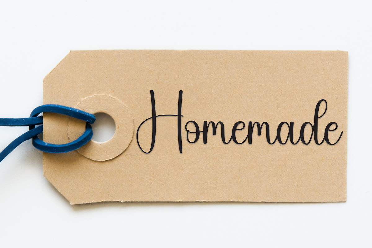 Holiday | Script Font, a Handwritten Font by Scratchones (Photo 4 of 9)