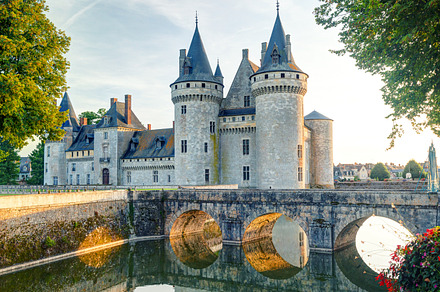 The chateau of sullysurloire containing ancient, attraction, and architecture, an Architecture Photo by Lopatin Photo