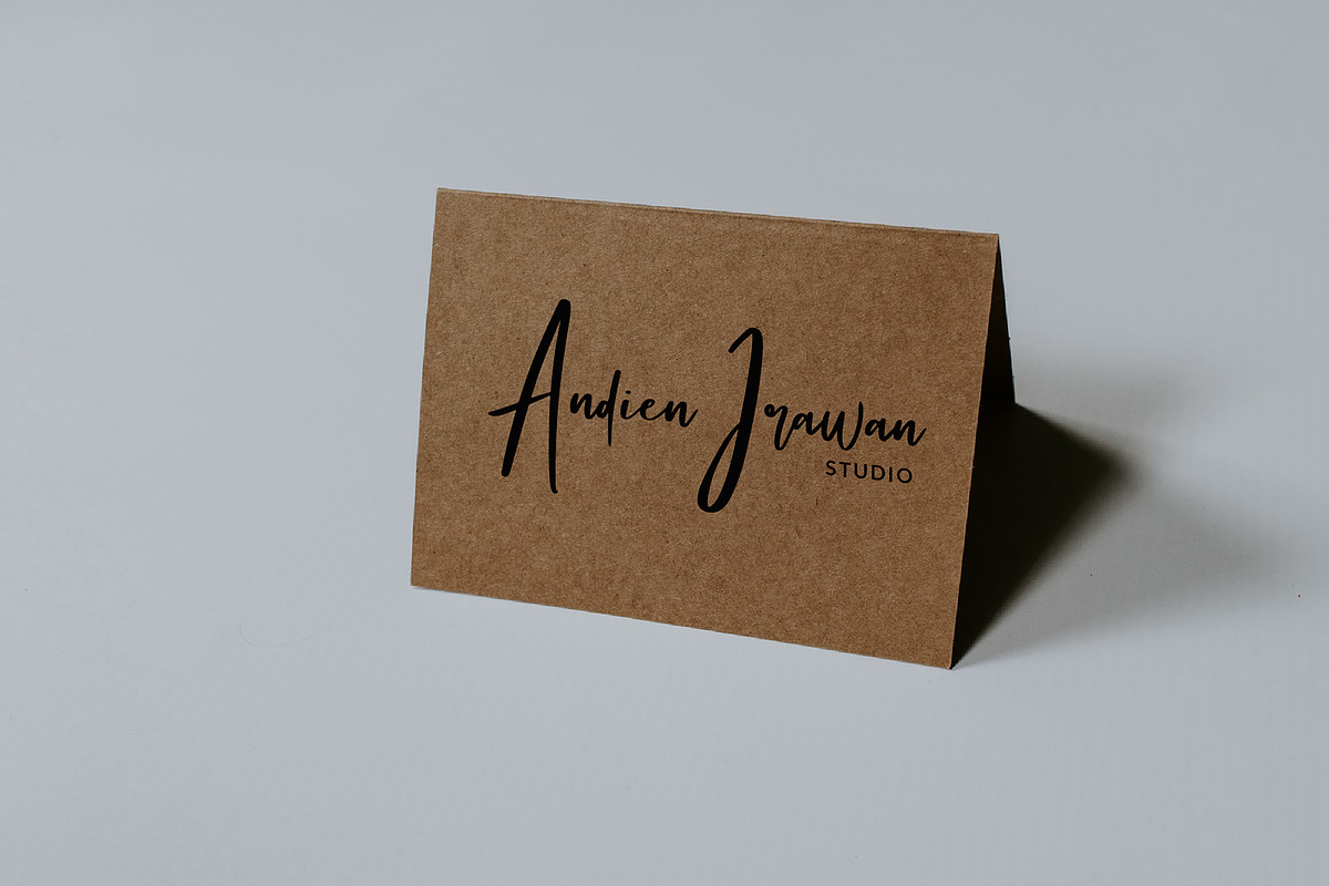 Serihilde Modern Script Font preview 6
