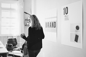 Businesswoman plan work in office, a Photo by rawpixel