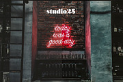 3 Neon Lights Presets, a Plug-in Add-On by studio25 (Thumbnail 7 of 8)