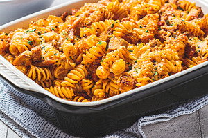 Baked pasta with chicken and cheese