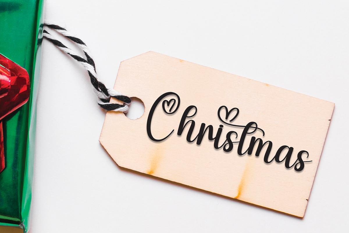 Valentine | Script Font, a Handwritten Font by Scratchones (Photo 5 of 8)