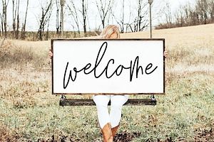 Saturday - Signature Script Font