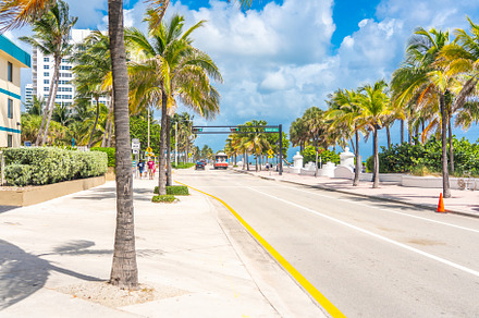 Fort Lauderdale promenade, an Architecture Photo by Maria Kray
