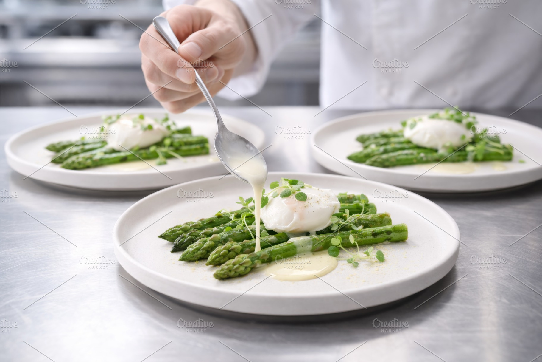 Asparagus poached egg dish prepared, a Photo by Dvoevnore photos
