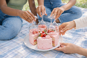 Cake picnic with strawberry desserts, a Photo by Dvoevnore photos