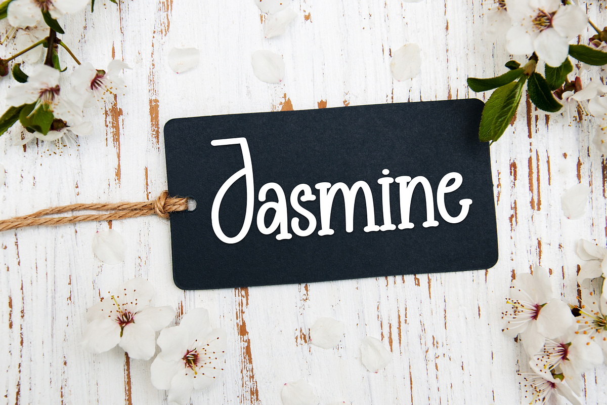 Vintage Creative | Script Font, a Script Font by Scratchones (Photo 2 of 8)