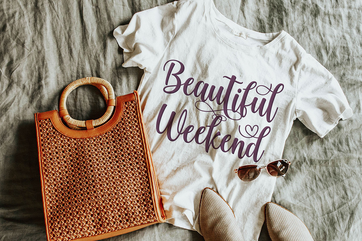 Wonderful September - Beauty Script, a Script Font by Kotak Kuning Studio (Photo 5 of 10)
