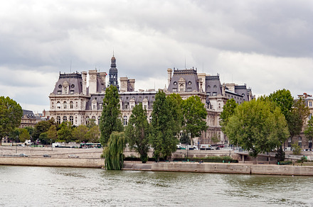 Walking and sightseeing in Paris