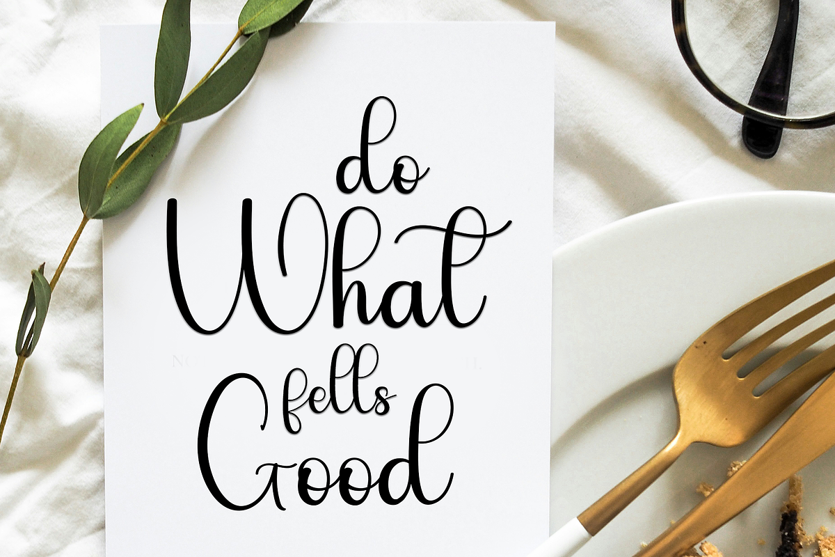 Romantic, a Handwritten Font by InermediaSTUDIO (Photo 7 of 7)