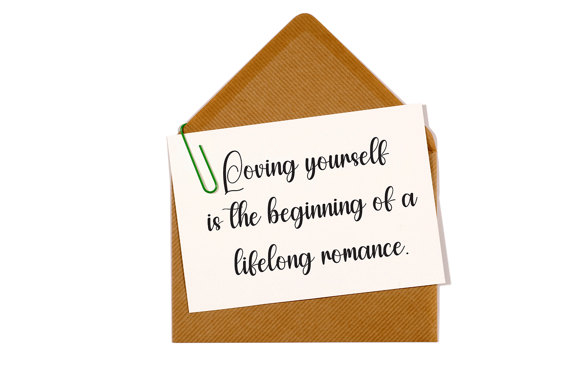 Vintage | Script Font, a Handwritten Font by Scratchones (Photo 5 of 9)
