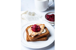 Open sandwich from leftover turkey