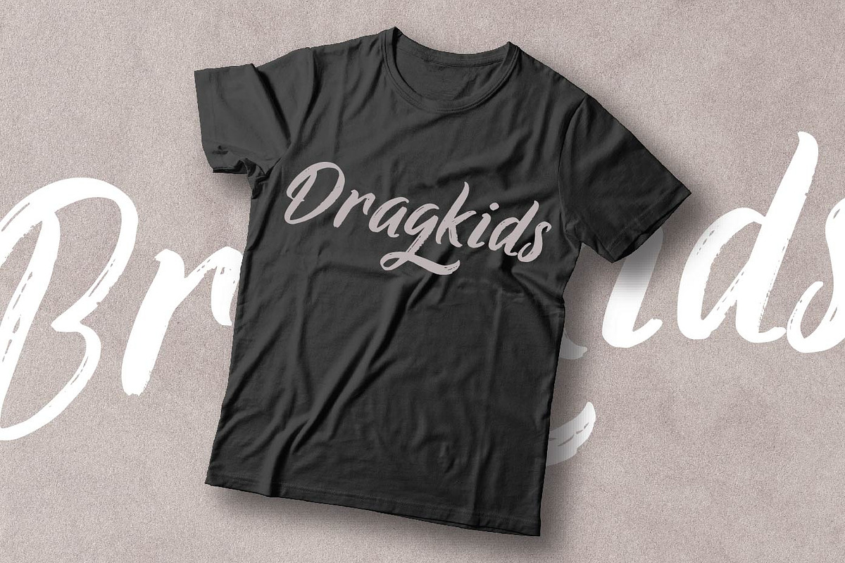 Ringtrack - Rough Brush Fonts, a Script Font by Patria Ari (P4tcreativa) (Photo 6 of 10)