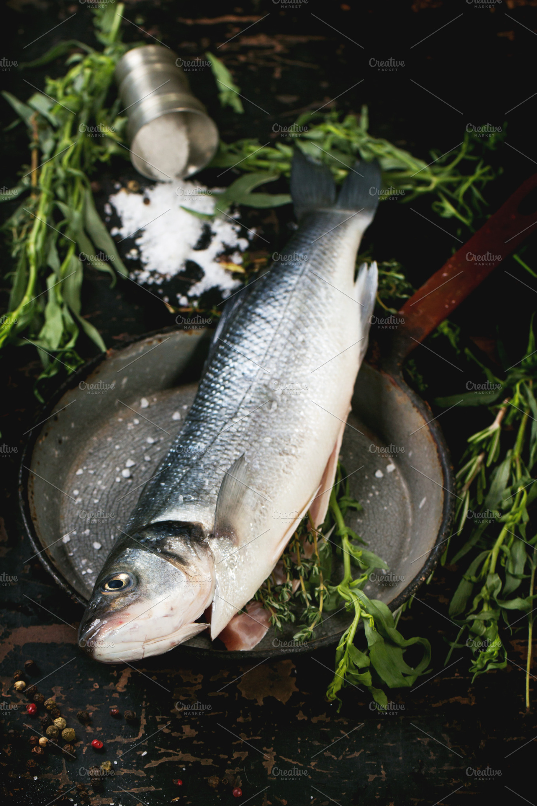Fish with vegetables containing fish, vegetables, and raw