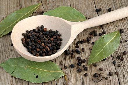 Garlic Pepper And Bay Leaves preview 4
