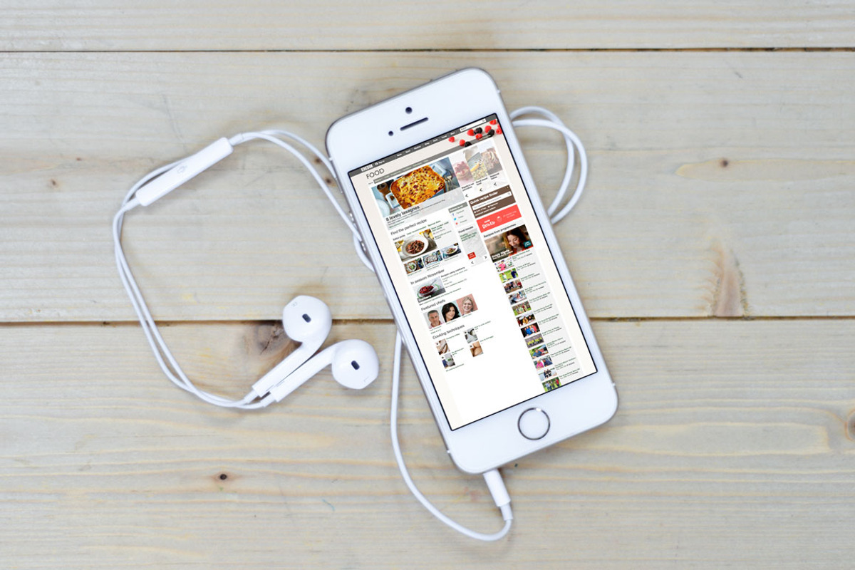 4-iPhone 6 Mockup Templates, an iPhone Mockup by Made by Mancie (Photo 2 of 6)